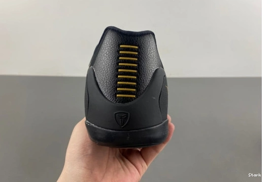 646701-701  Nike 9 EM Low  Kobe 0209